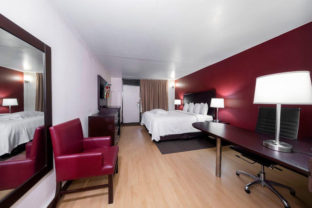 Red Roof Inn Plus+ Huntsville - Madison Exteriör bild